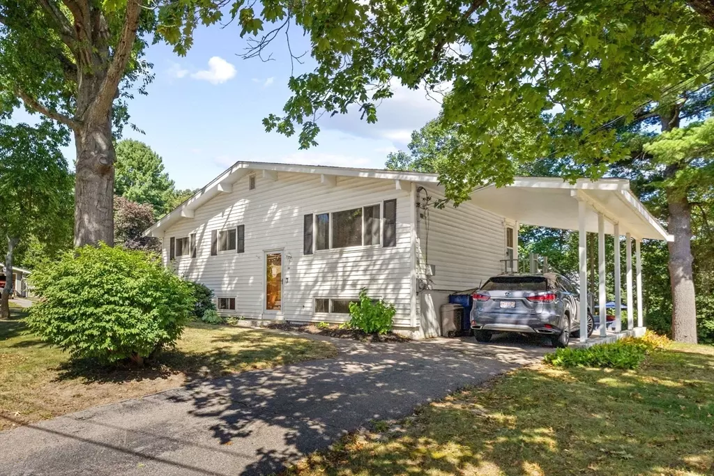 Medway, MA 02053,14 Richard Rd
