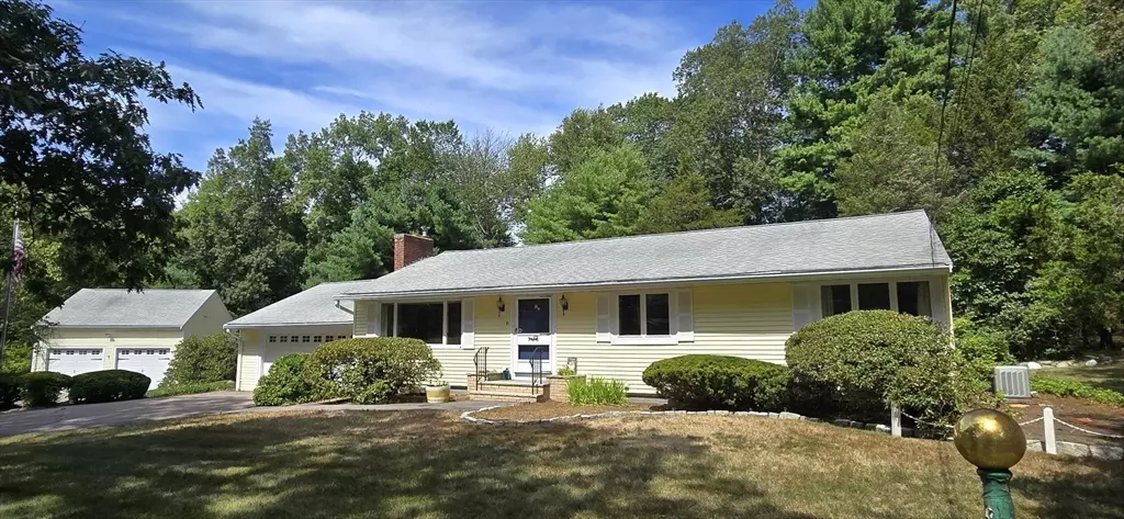81 Rockland St, Easton, MA 02356