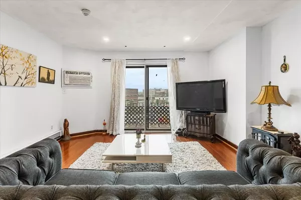 Quincy, MA 02169,215 Thomas Burgin Pkwy #35
