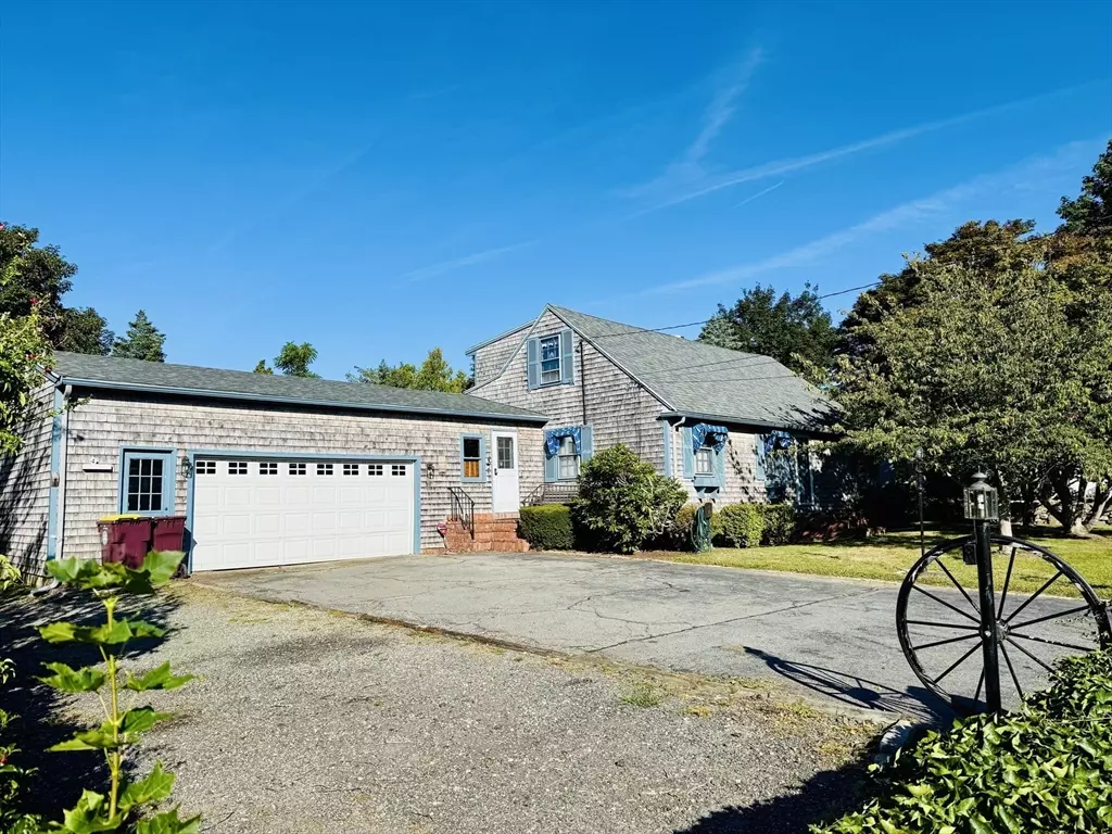 Acushnet, MA 02743,94 Nyes Ln