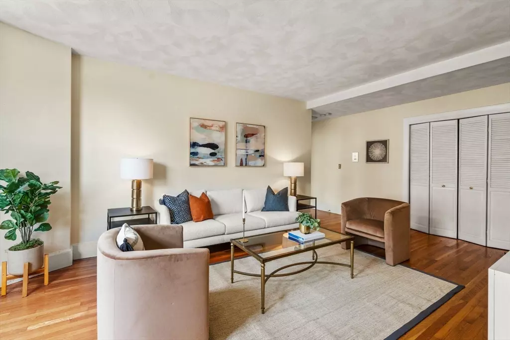 Brookline, MA 02446,37 Saint Paul St #3