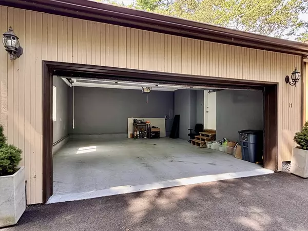 Lakeville, MA 02347,17 Rush Pond Rd