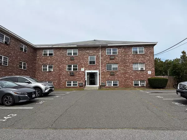 345 Hildreth St #14, Lowell, MA 01850