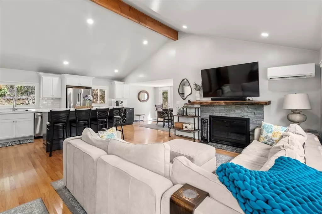 Waltham, MA 02453,21 Livingstone Ln