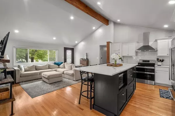 Waltham, MA 02453,21 Livingstone Ln