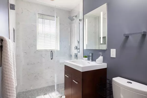 Newton, MA 02461,116 Floral St #6