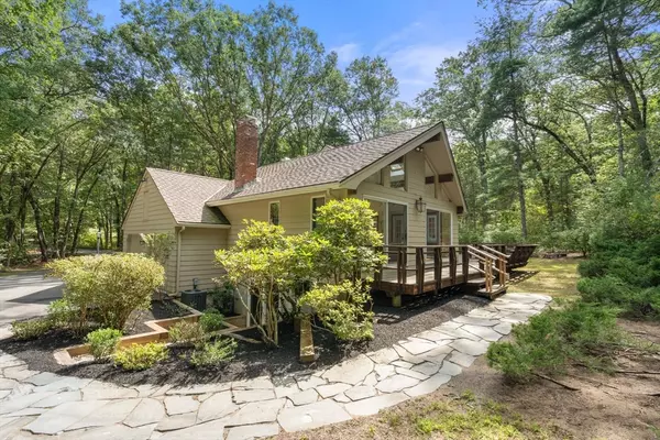 Wayland, MA 01778,11 Grove Street