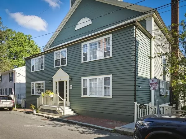 Marblehead, MA 01945,26 Summer Street #7