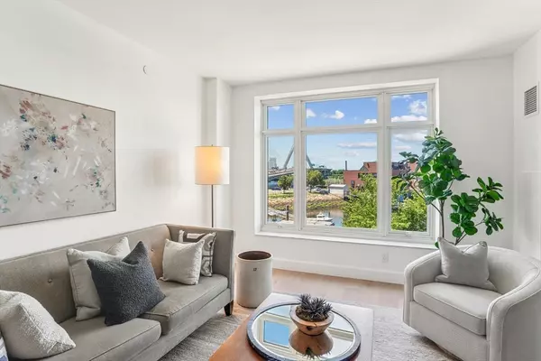 Boston, MA 02114,100 Lovejoy Wharf #4J