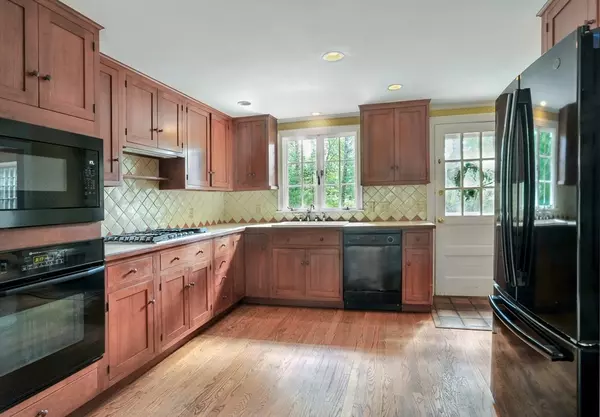Duxbury, MA 02332,106 Evergreen St