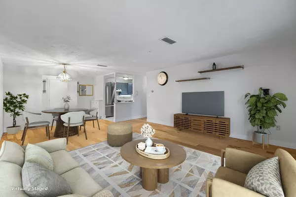 Quincy, MA 02169,34 South St #202