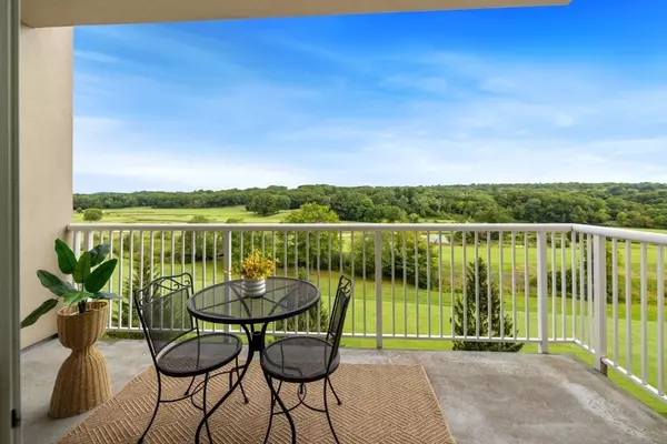 Middleton, MA 01949,36 Village Rd #601