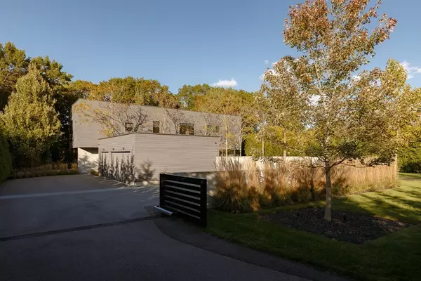 Needham, MA 02492,37 Carleton Dr