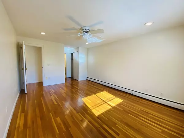 Brookline, MA 02446,50 Green Street #209