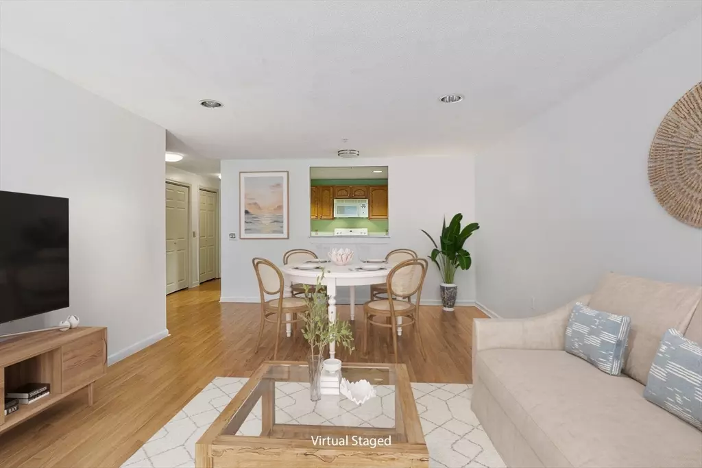 Gloucester, MA 01930,2 Ocean Ave #1J