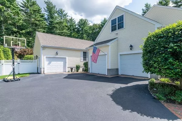 Raynham, MA 02767,53 Queen's Circle