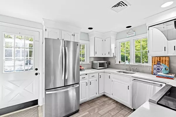 Marshfield, MA 02050,263 Elm St