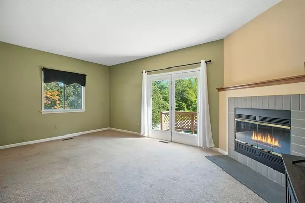 Agawam, MA 01001,33 Dogwood Lane #33