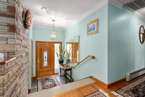 Weston, MA 02493,15 Hobbs Brook Rd