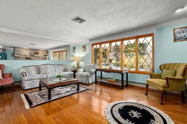 Weston, MA 02493,15 Hobbs Brook Rd