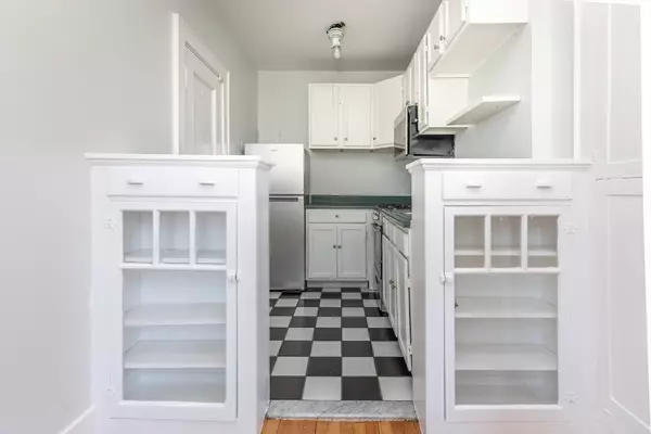 Cambridge, MA 02138,22 Concord Ave #10