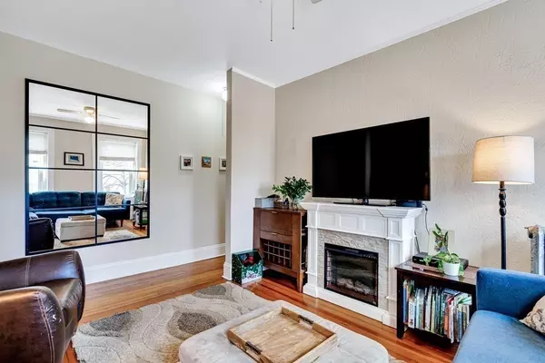Brookline, MA 02446,6 Perry St. #6