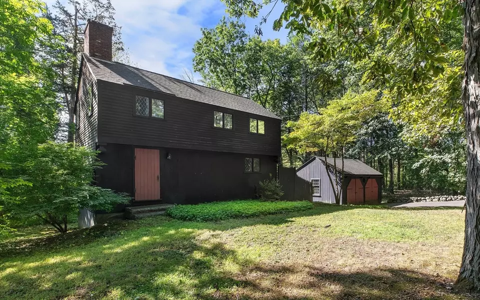 223 Perkins Row, Topsfield, MA 01983