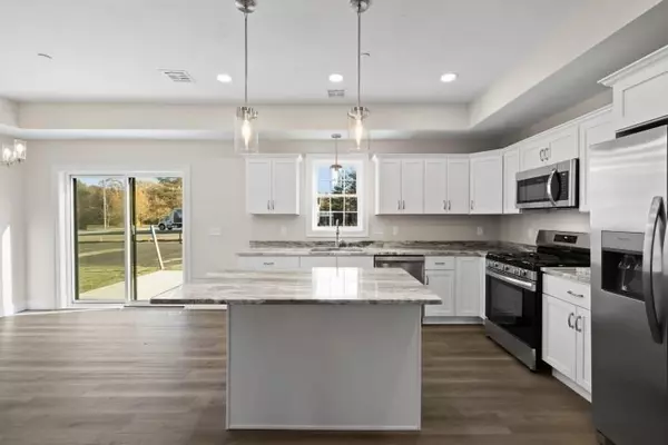 Taunton, MA 02780,23 1/2 Johnson St #B