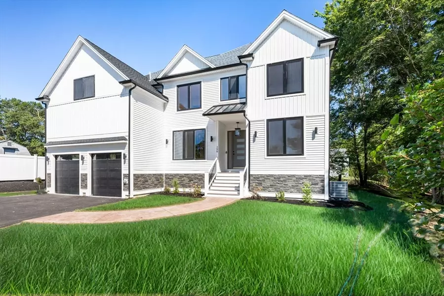 130 Zoar Ave, Attleboro, MA 02703