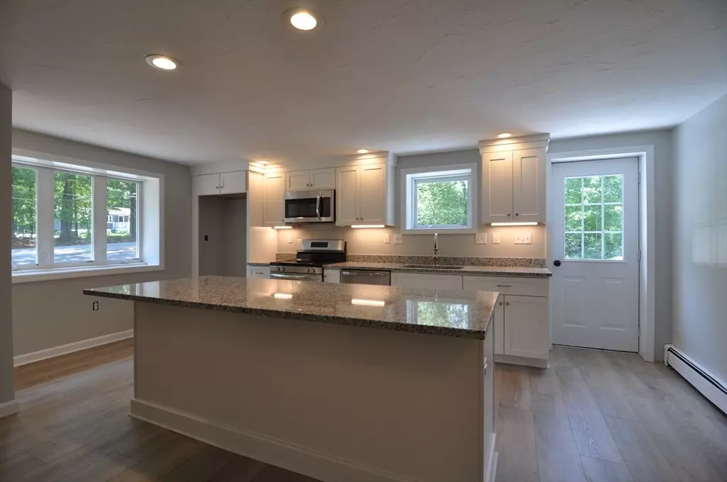 Townsend, MA 01469,107 Warren Rd