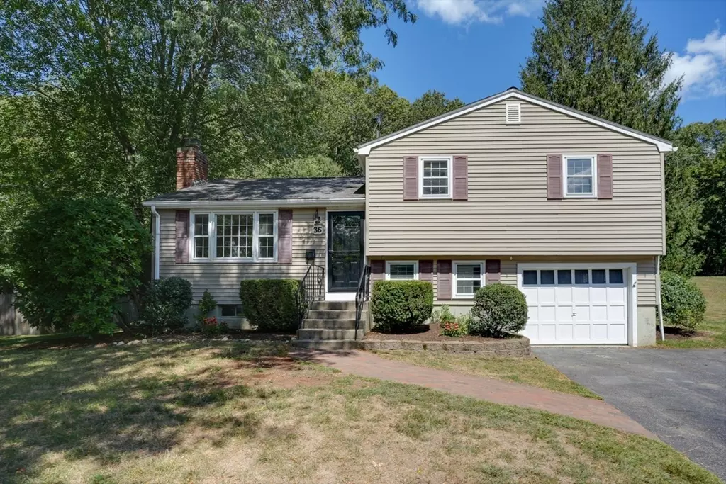 Holliston, MA 01746,36 Appleyard Ln