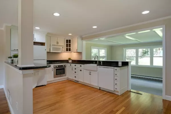 Holliston, MA 01746,36 Appleyard Ln