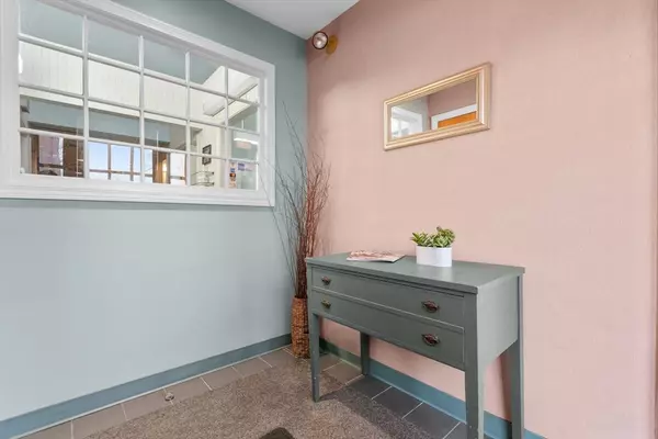 Arlington, MA 02474,9 Chestnut Street