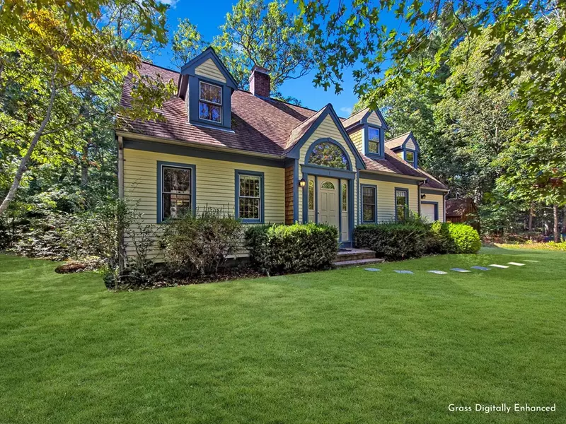 1 Peggys Ln, Sandwich, MA 02563