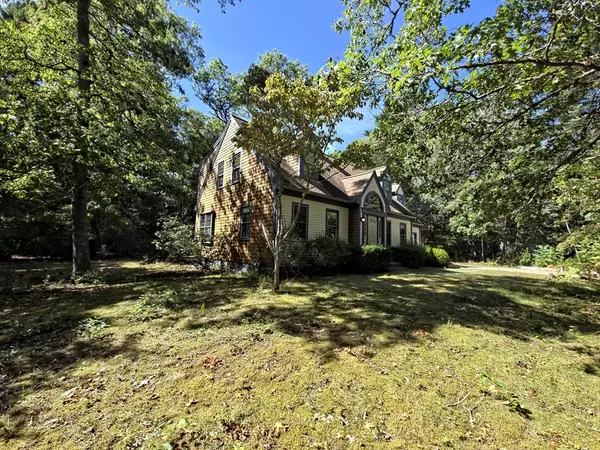 Sandwich, MA 02563,1 Peggys Ln