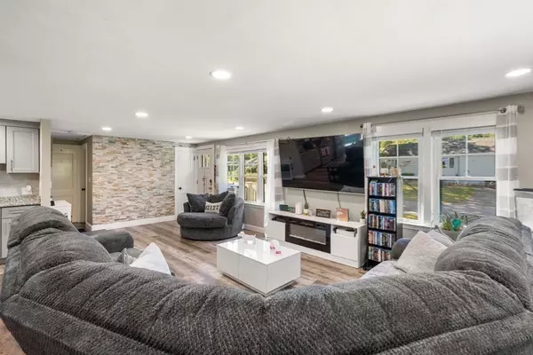 Abington, MA 02351,14 Jamieson St