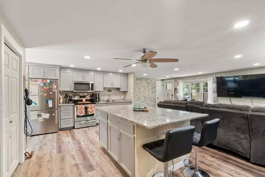 14 Jamieson St, Abington, MA 02351