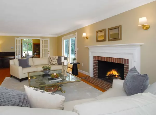 Concord, MA 01742,53 Sarah Way