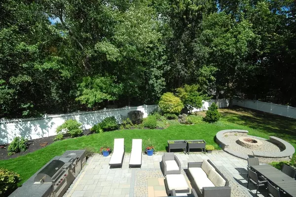 Concord, MA 01742,53 Sarah Way