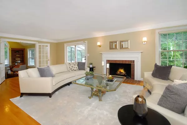 Concord, MA 01742,53 Sarah Way