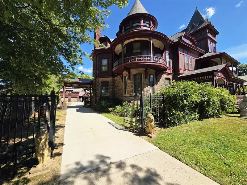 313 Maple St #Carriage, Springfield, MA 01105