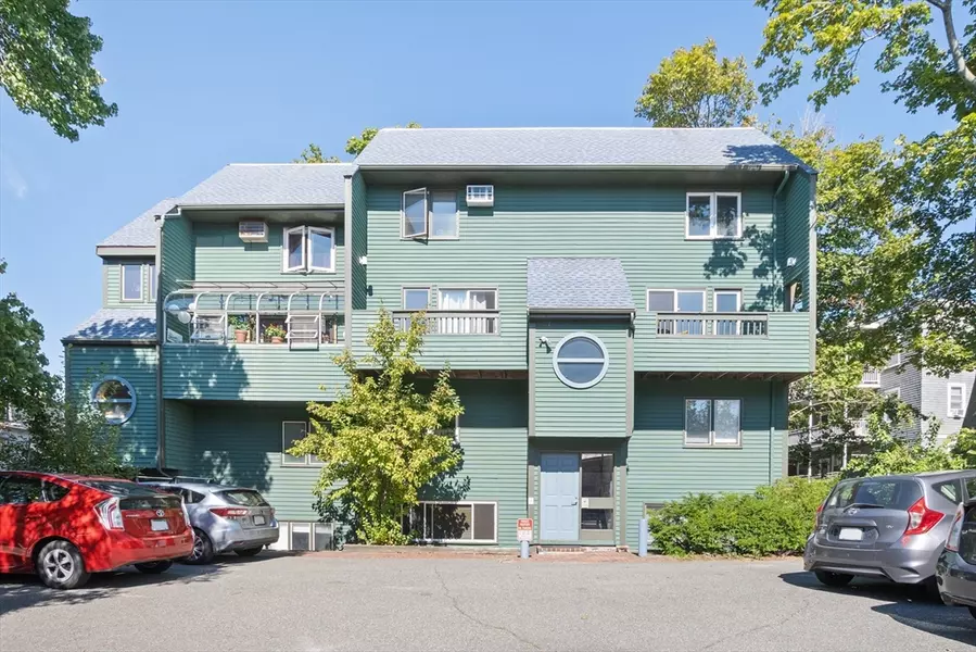 6 Sherman St #B, Cambridge, MA 02138