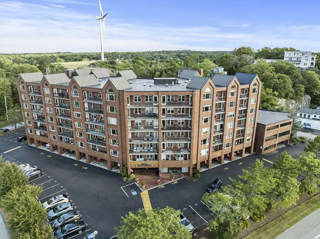 Hull, MA 02045,155 George Washington Blvd #304