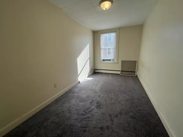 Wakefield, MA 01880,14 Chestnut St #1A