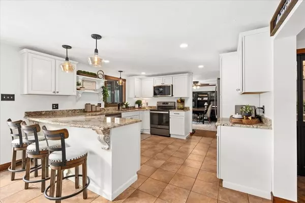 Auburn, MA 01501,6 Linden Ln