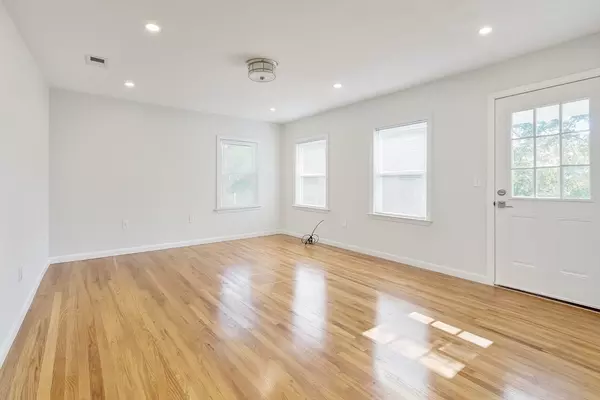 Watertown, MA 02472,83 Putnam St #2