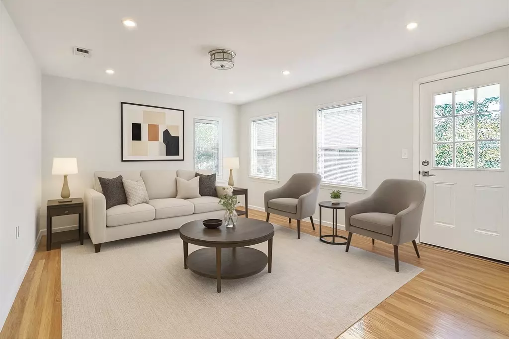 Watertown, MA 02472,83 Putnam St #2