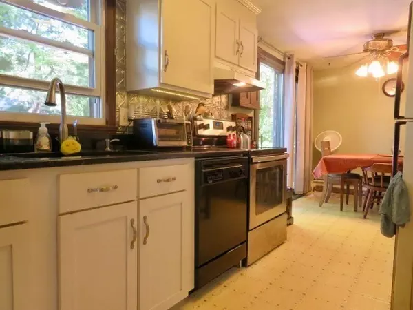 Easthampton, MA 01027,20 Meadowbrook Drive