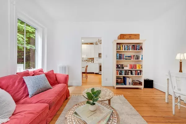 Boston, MA 02114,32 Myrtle #4-2