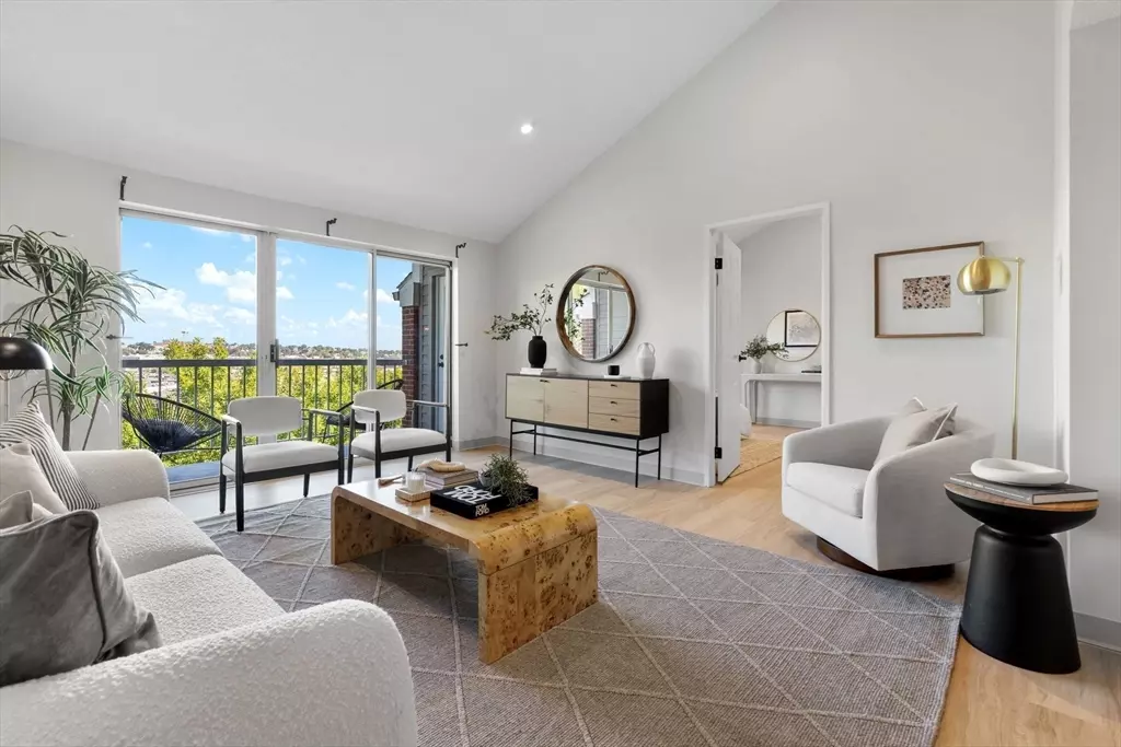 Chelsea, MA 02150,200 Captains Row #506